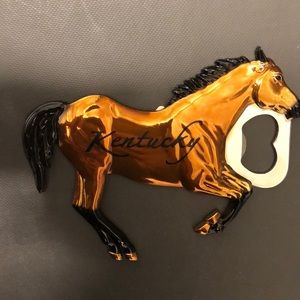 Horse open bottle magnet